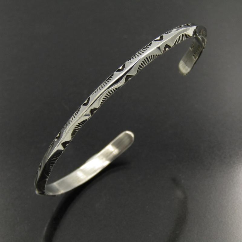 極美品　RAY ADAKAIレイアダカイ　ナバホ族 トライアングルバングル 楽天市場】ナバホ族【RAY ADAKAI】レイアダカイTriangle Bracelet