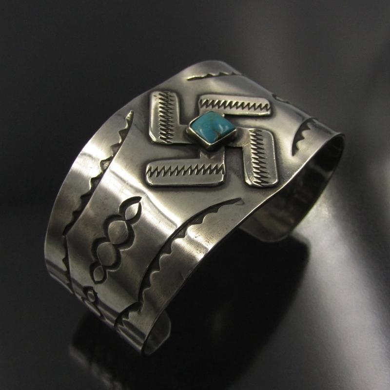 Navajo ナバホ族 バングル ワイド スワスティカ ターコイズ