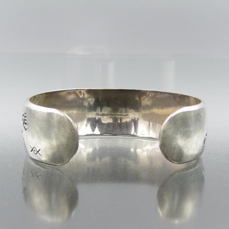 ノーバートペシュラカイ　シルバーバングル　インディアンジュエリー Norbert Peshlakaiのシルバーバングル - インディアンジュエリー