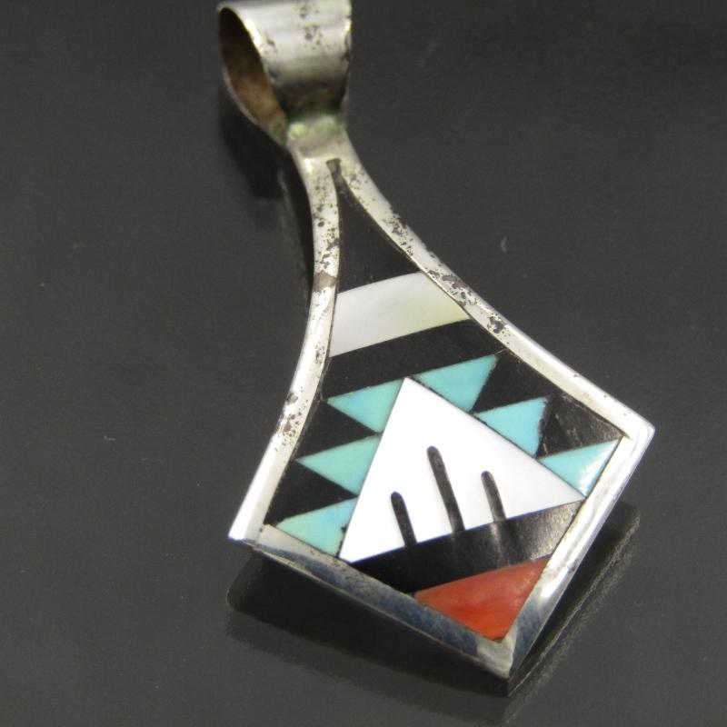 ズニ　ZUNI ペンダントトップ　F.C.刻印　インレイ ズニ ZUNI ペンダントトップ F.C.刻印 インレイ - メルカリ