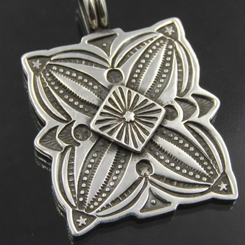 良品 Gary Reeves ナバホ族 ペンダント スタンプワーク スクエア  