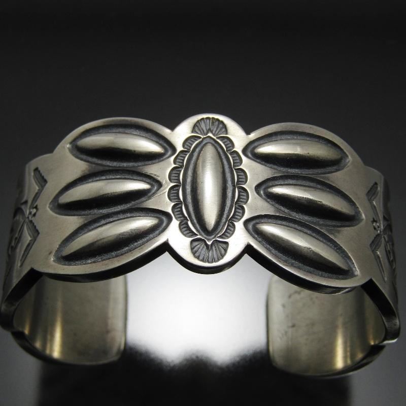 美品 Jacob Morgan ナバホ族 バングル スタンプ ジェイコブ