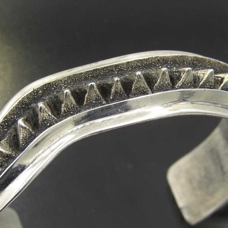 美品 Aaron Anderson ナバホ族 バングル スパイク ウェーブ 美品 Aaron Anderson ナバホ族 バングル スパイク ウェーブ