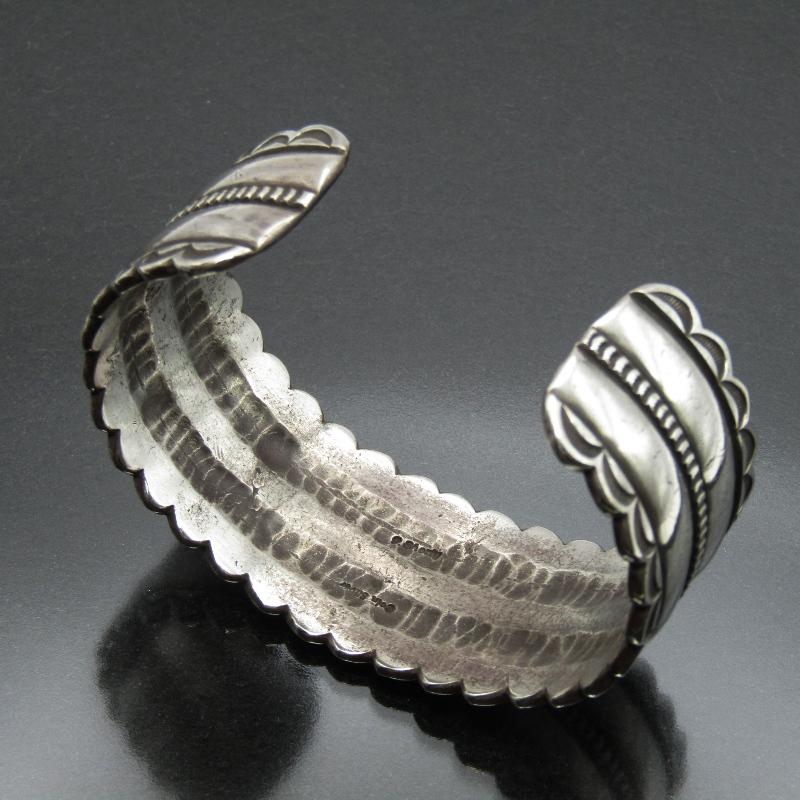 Perry Shorty ナバホ族 バングル スタンプワーク コインシルバー