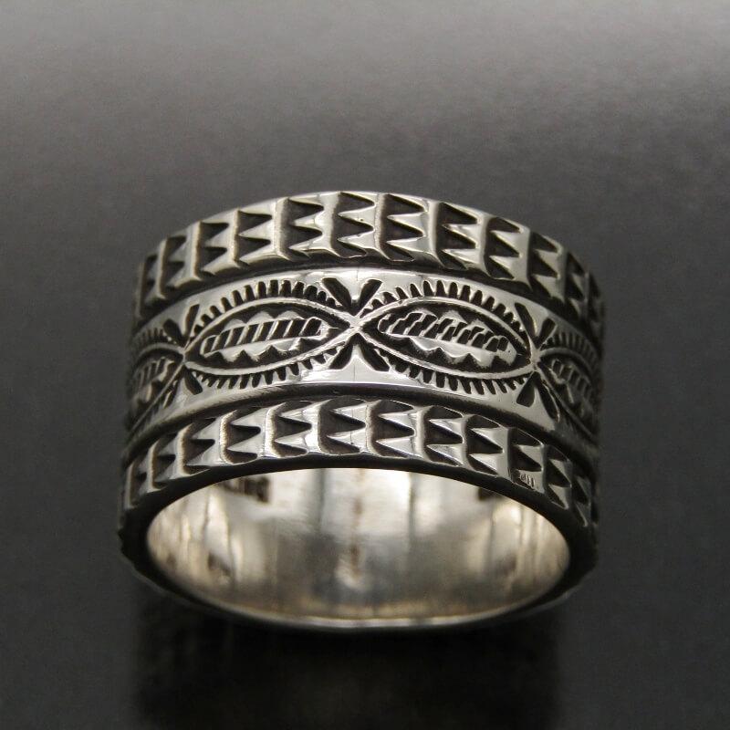 【22号】ナバホ族　Wilson Jim スタンプワーク　インディアンジュエリー 22号 ウィルソンジム スタンプワーク リング｜マライカ公式通販