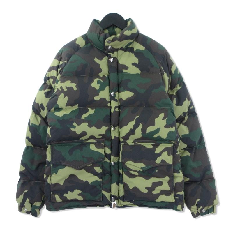 A BATHING APE アベイシングエイプ ダウンジャケット 迷彩 柄 緑 A BATHING APE アベイシングエイプ ダウンジャケット 迷彩 柄 緑