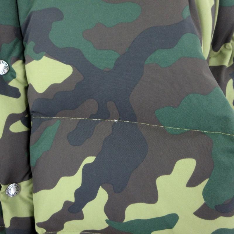 A BATHING APE アベイシングエイプ ダウンジャケット 迷彩 柄 緑 A BATHING APE アベイシングエイプ ダウンジャケット 迷彩 柄 緑