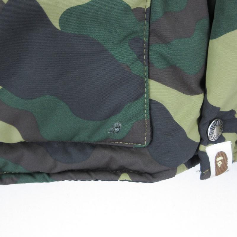 A BATHING APE アベイシングエイプ ダウンジャケット 迷彩 柄 緑 A BATHING APE アベイシングエイプ ダウンジャケット 迷彩 柄 緑
