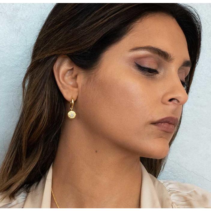 Azuni アズニ ブルートパーズ付きフープピアス レディース ゴールド 新品 未使用 通販 海外 ブランド キャサリン妃 リング 天然石 正規品 Azn Dceh1b セレクトショップ クラシカ 通販 Yahoo ショッピング