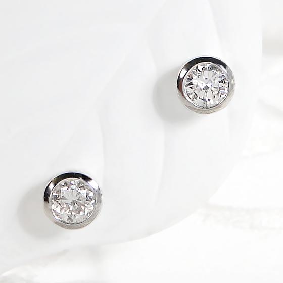 Classic CHESS PT900 0.2ct 覆輪 フクリン ダイヤモンド ピアス Classic CHESS PT900 0.2ct 覆輪 フクリン ダイヤモンド ピアス