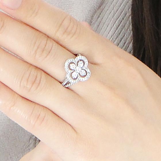 Classic CHESS Pt950 0.7ct ダイヤモンド クローバー リング 四 Classic CHESS Pt950 0.7ct ダイヤモンド クローバー リング 四