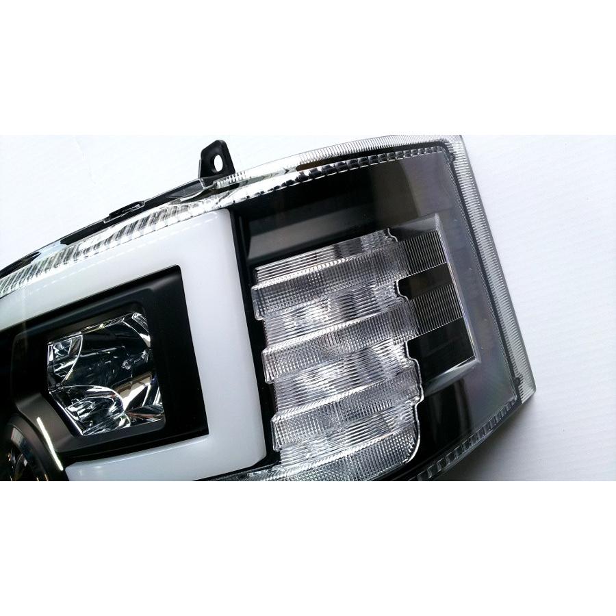 200系ハイエース4型/5型/6型/7型/8型/9型対応 流れるウインカー機能 ！プロジェクターヘッド インナーBK ハロゲン車用 CHT-17 |  | 05