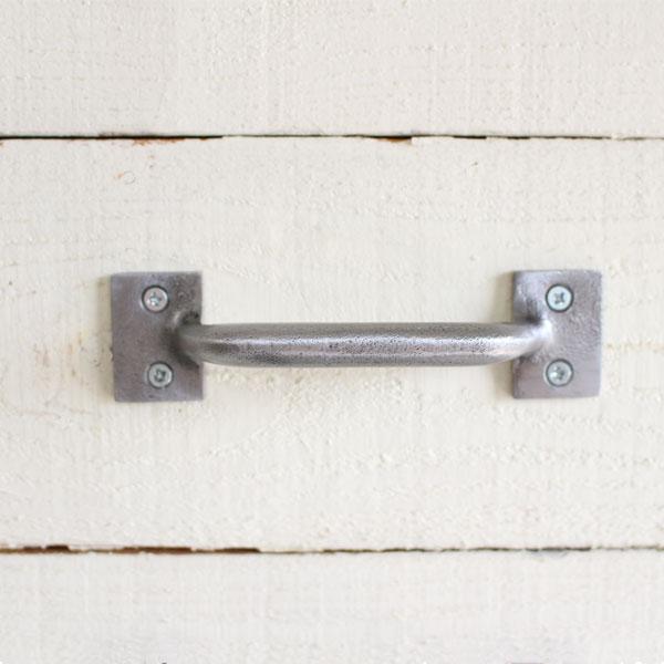 取っ手 バー型 W12.2×H3.2×D3.2cm アイアン 引き出し ドアハンドル |  | 07