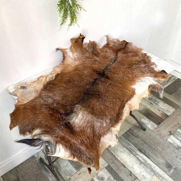 ゴートレザー goat 毛皮 マット 1点物 1枚革 山羊皮 ハラコ 大型 革材料 革素材 レザークラフト | 