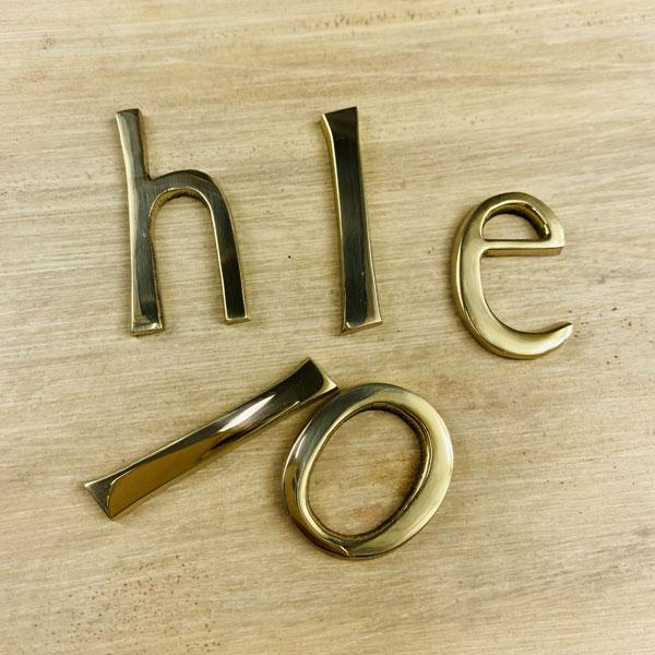 hello 真鍮レターゴールド 45mm 小文字 看板 表札 ゴールドカラー アルファベット5文字セット hello |  | 04