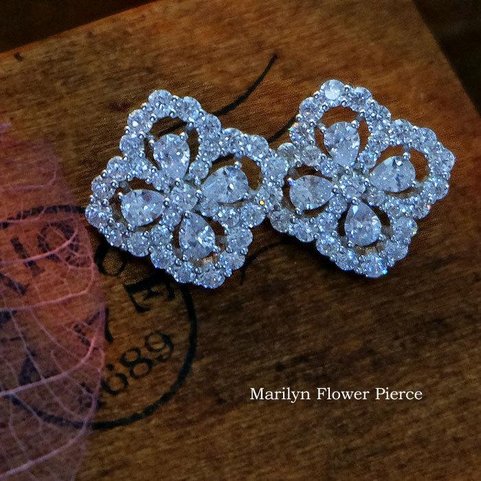   花モチーフピアス お花モチーフのフェミニングリッターフラワーネイブル