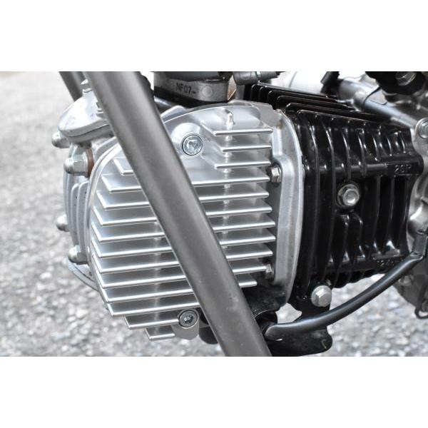 クリッピングポイント製 L.ビッグフィンシリンダーヘッドサイドカバー(シルバー) 適合：スーパーカブC125(JA71) |  | 01