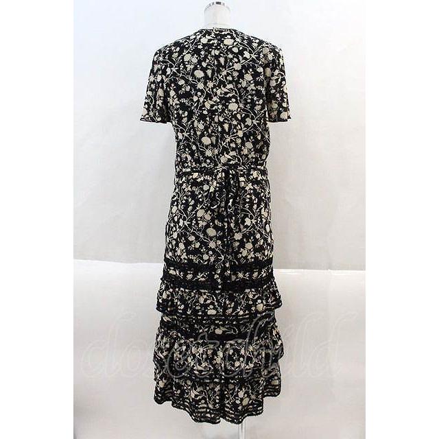 KANEKO ISAO / フラワー柄半袖ピンタックフリルIラインワンピース