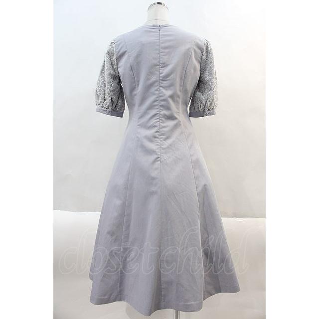 Maison de FLUER Petite Robe canone ブラウス SALE】Maison de FLEUR Petite Robe canone / バラに触れてみる