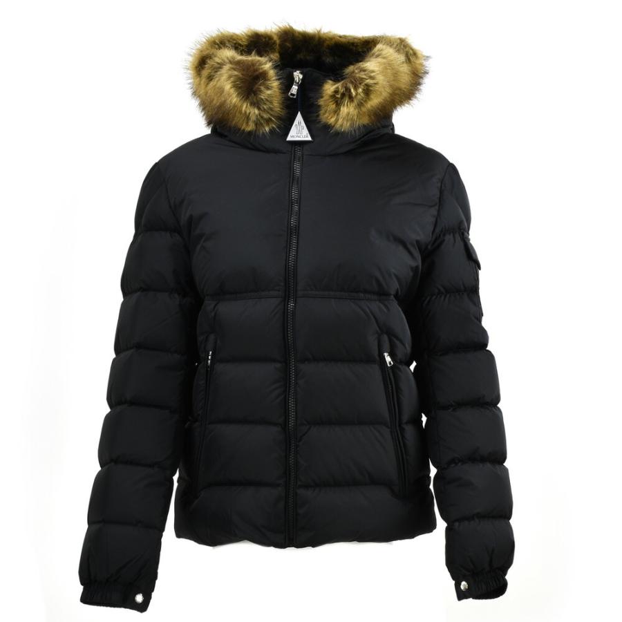 モンクレール　ファー付きフード 黒 ダウンジャケット　レディース MONCLER(モンクレール)のファー付きダウンジャケット 人気モデル