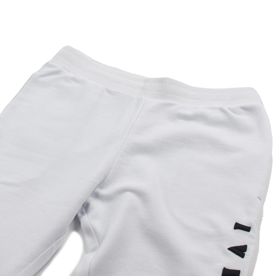 【MONCLER】 モンクレール ギャバジン パンツ ホワイト 2024◇ MONCLER ◇モンクレール ◇レザーロゴパッチ 軽量