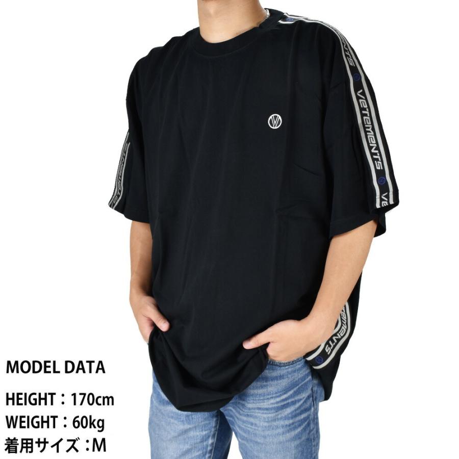 VETEMENTS ネームロゴTシャツ VETEMENTS My Name Is VETEMENTS T-Shirt (White)