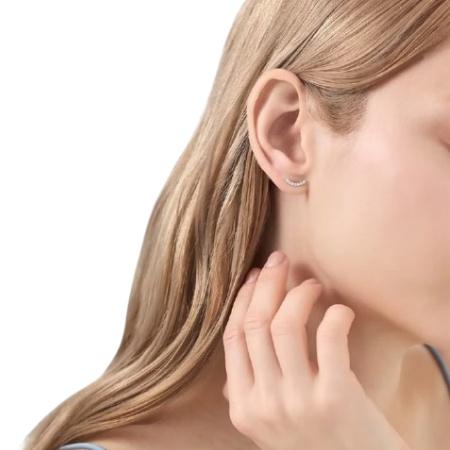 カナルヨンドシー Canal 4℃ カナル4℃ ピアス K10ホワイトゴールド EARFLOW シンプル シンセティックモアサナイト レディースの画像