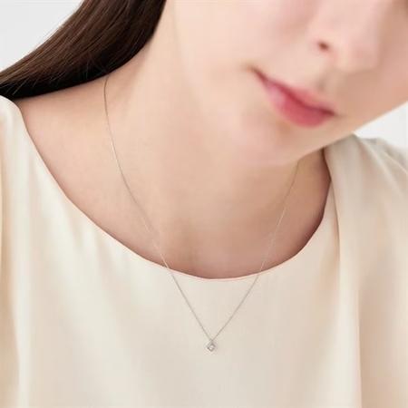 【送料無料】【ラッピング無料】ヨンドシー 4℃ プラチナ ネックレス 一粒 ダイヤモンドの画像