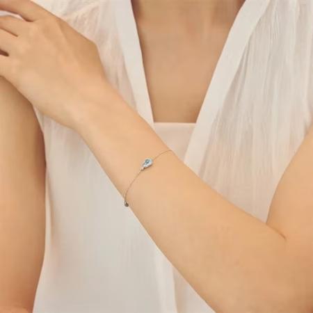 【送料無料】【ラッピング無料】ヨンドシー 4℃ Summer Collection K10ホワイトゴールド ブレスレット Luminous cutシリーズ ブルー・トパーズ/ダイヤモンドの画像
