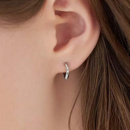 ヨンドシー 4℃ イヤリング プラチナ プラチナウーマンジュエリー フープ ダイヤモンド レディースの画像