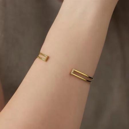 ヨンドシー 4℃ バングル シルバー The Tidal ホワイトトパーズ レディースの画像
