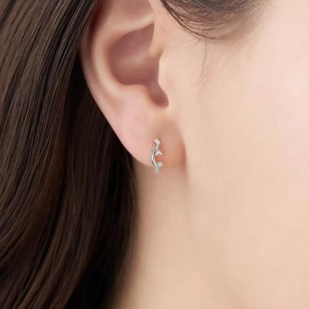 ヨンドシー 4℃ ピアス プラチナ EAU DOUCE４℃ ミル アラベスク ダイヤモンド レディースの画像