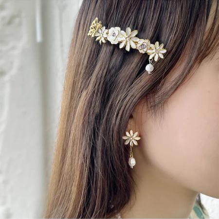 【ANNA SUI】即対応 ティアレ 蝶 薔薇 モチーフイヤリング ANNA SUI】即対応 ティアレ 蝶 薔薇 モチーフイヤリング (ANNA