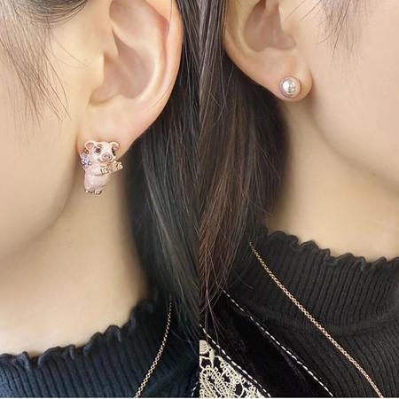【送料無料】【ラッピング無料】アナスイ ANNASUI アクセサリー ミニブタモチーフ イヤリング ピンクの画像