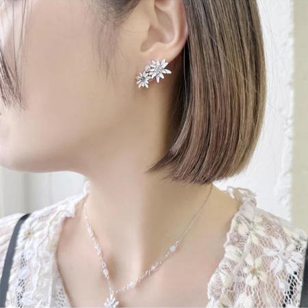 【送料無料】【ラッピング無料】アナスイ ANNASUI ピアス エーデルワイスモチーフ ホワイトの画像