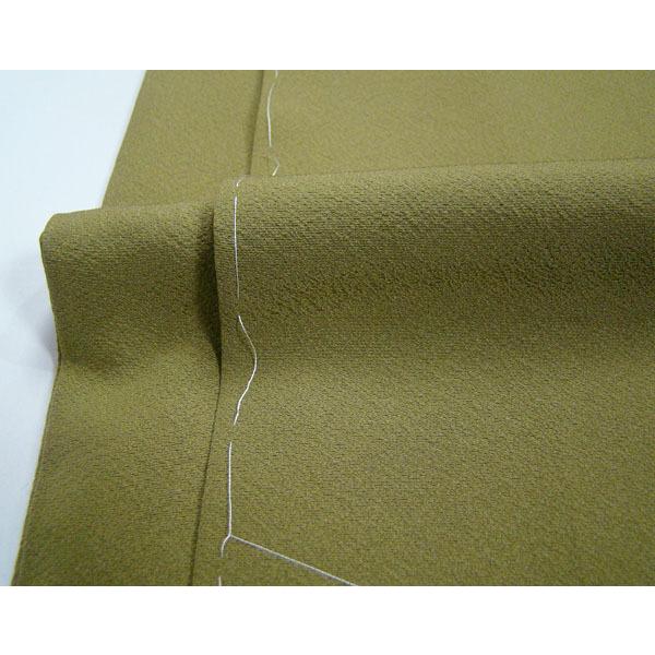 色無地 しつけ糸付き 未使用 一越縮緬 違い矢縫い紋入り 正絹 9571  