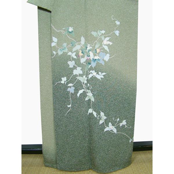 訪問着 利休鼠色系 叩き染め裾暈しに草花柄 丸に片喰縫い紋入り 正絹  