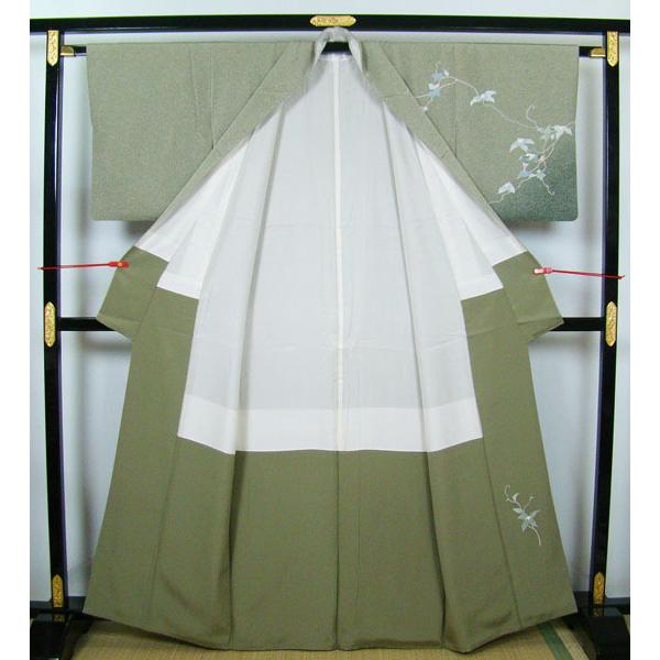 訪問着 利休鼠色系 叩き染め裾暈しに草花柄 丸に片喰縫い紋入り 正絹  