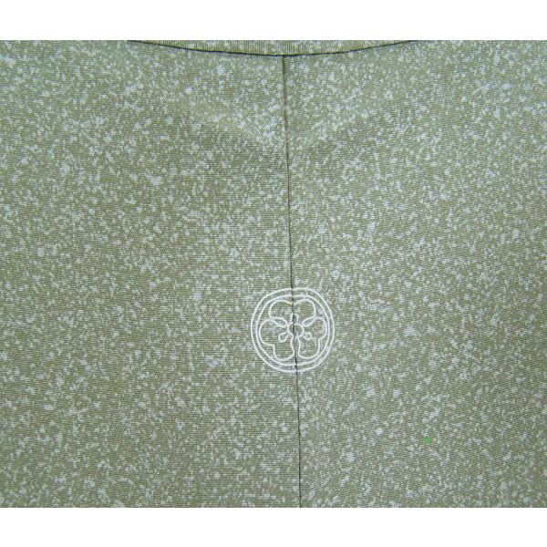 訪問着 利休鼠色系 叩き染め裾暈しに草花柄 丸に片喰縫い紋入り 正絹  