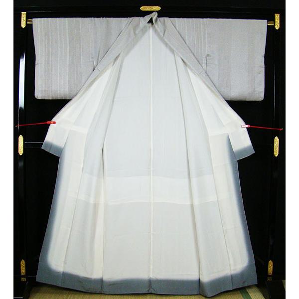 訪問着 薄グレー色系 縞に裾草花抜き 可愛い蔦刺繍柄 五三桐縫い紋入り 