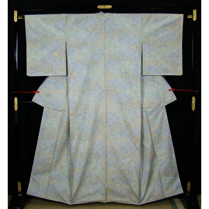 白大島紬 お洒落な色合い 奄美大島龍郷 秋名薔薇柄 雲取り小花柄 白大島紬 お洒落な色合い 奄美大島龍郷 秋名薔薇柄 雲取り小花柄