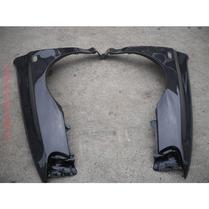 インプレッサGC8の左右カーボン？？のFフェンダー