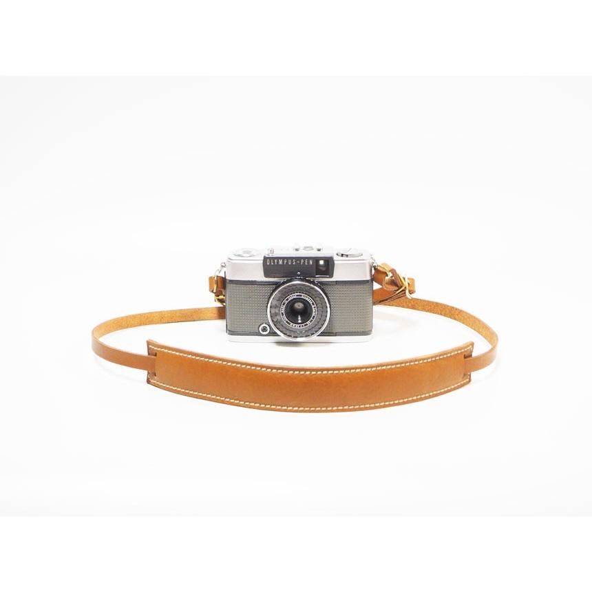 カメラストラップ　デジカメ　コンパクトカメラ用　日本製オイルヌメ革使用　キャメル系ブラウン | 