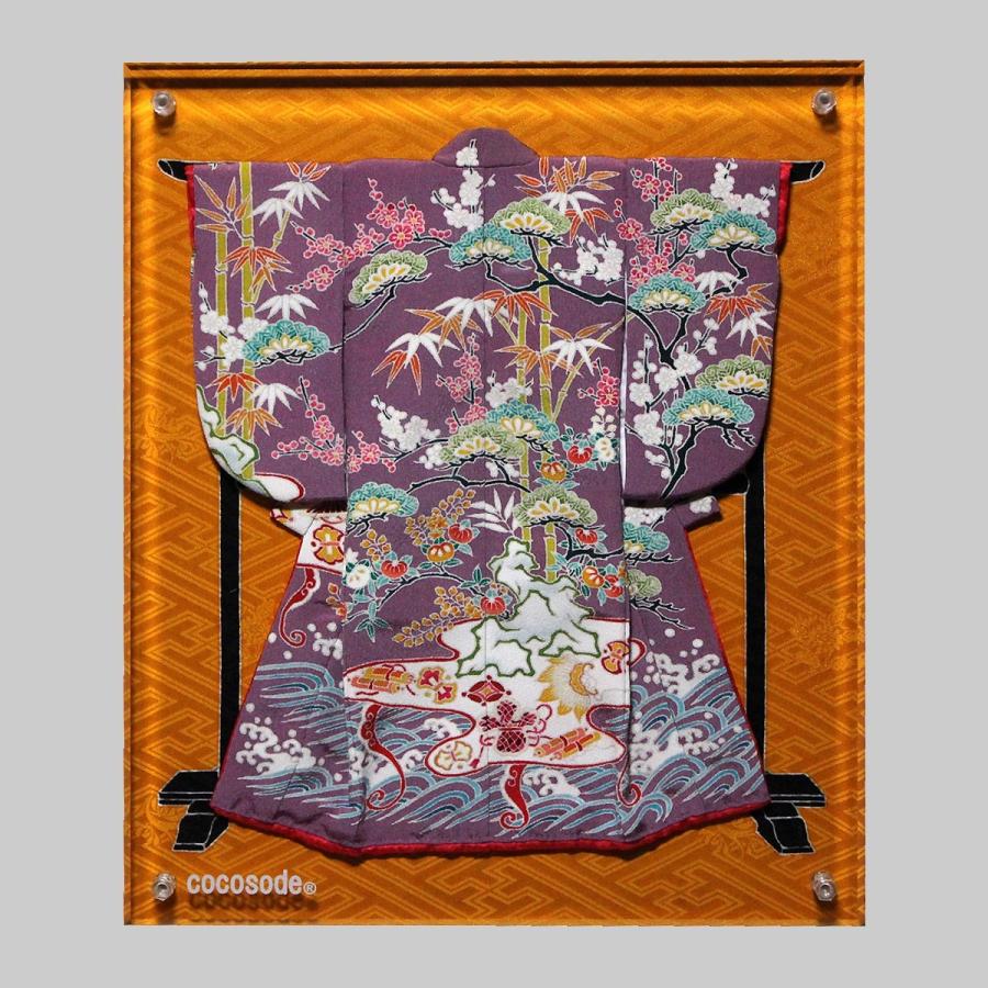 松竹梅橘に宝尽模様の小々袖の額装入りミニチュア着物