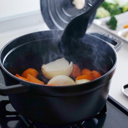 ストウブ staub ピコ ココット ラウンド 22cm 黒 40509-305 日本正規品