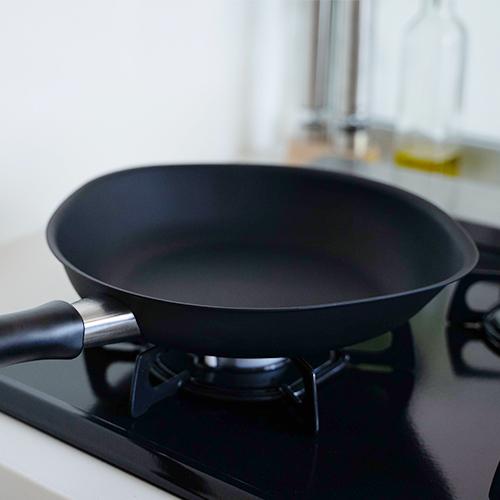 柳宗理 マグマプレート 鉄フライパン 25cm 蓋付 日本製 IH対応 柳宗理 マグマプレート 鉄フライパン 25cm 蓋付 日本製 IH対応