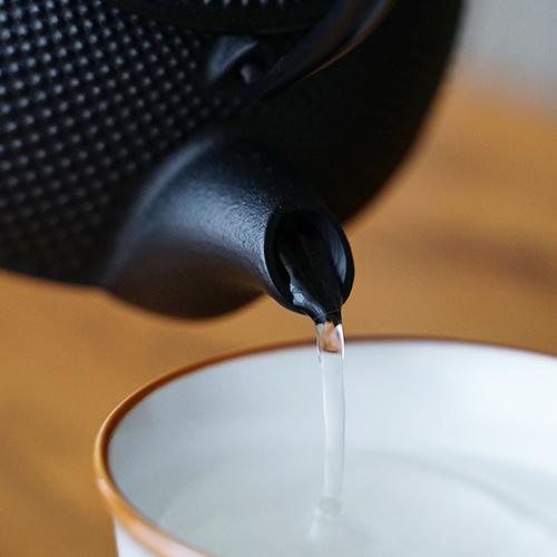 岩鋳 鉄瓶兼用急須 5型 新アラレ 黒 12822 日本製 IH対応 南部鉄器 直