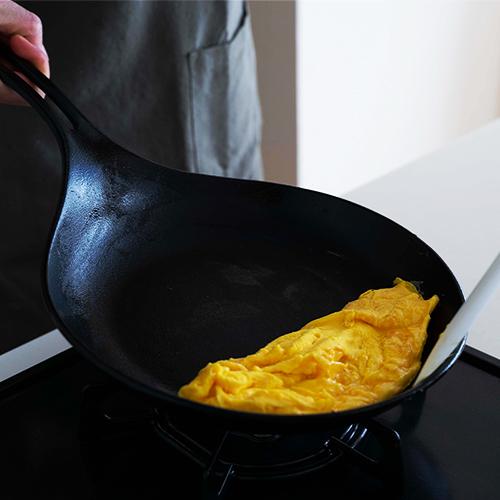 岩鋳 オムレット 24cm ブラック 南部鉄器 IH ガス オムレツ用 岩鋳 オムレット 24cm ブラック 南部鉄器 IH ガス オムレツ用