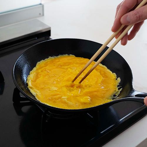 岩鋳 オムレット 24cm ブラック 南部鉄器 IH ガス オムレツ用 岩鋳 オムレット 24cm ブラック 南部鉄器 IH ガス オムレツ用