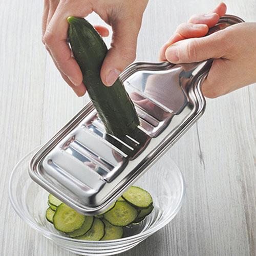 カクセー 快速4枚刃胡瓜突き 永年に亘り形を変えずに愛され続ける野菜調理器 TC-33